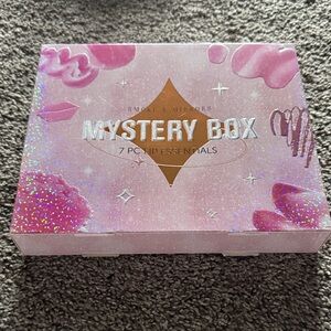 Smoke & Mirrors Mystery Box Lip Essentials NIB 7 Piece Set
